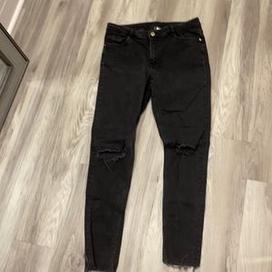 Black distressed skinny jeans
